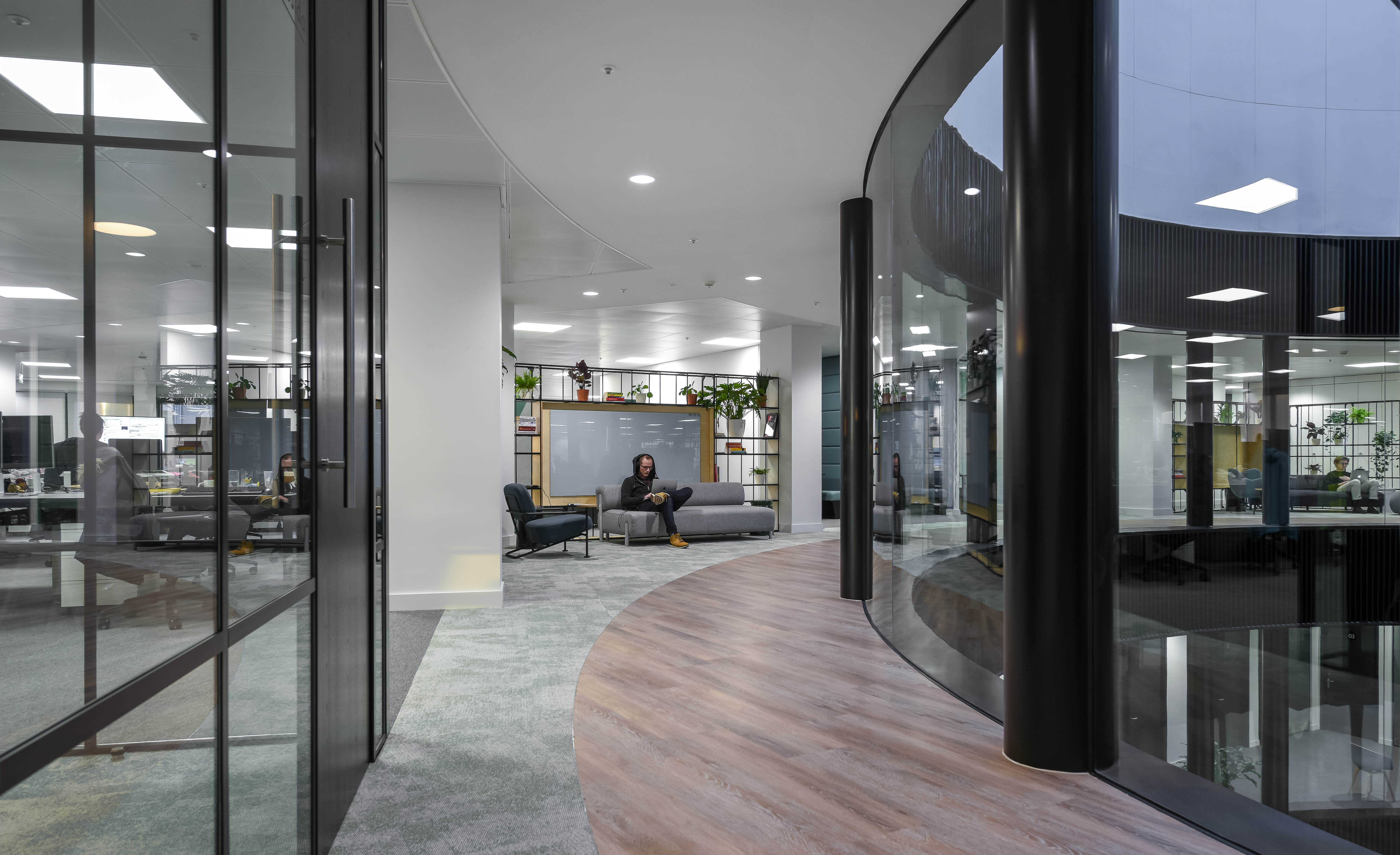 Aros Design a New Home for Lyst